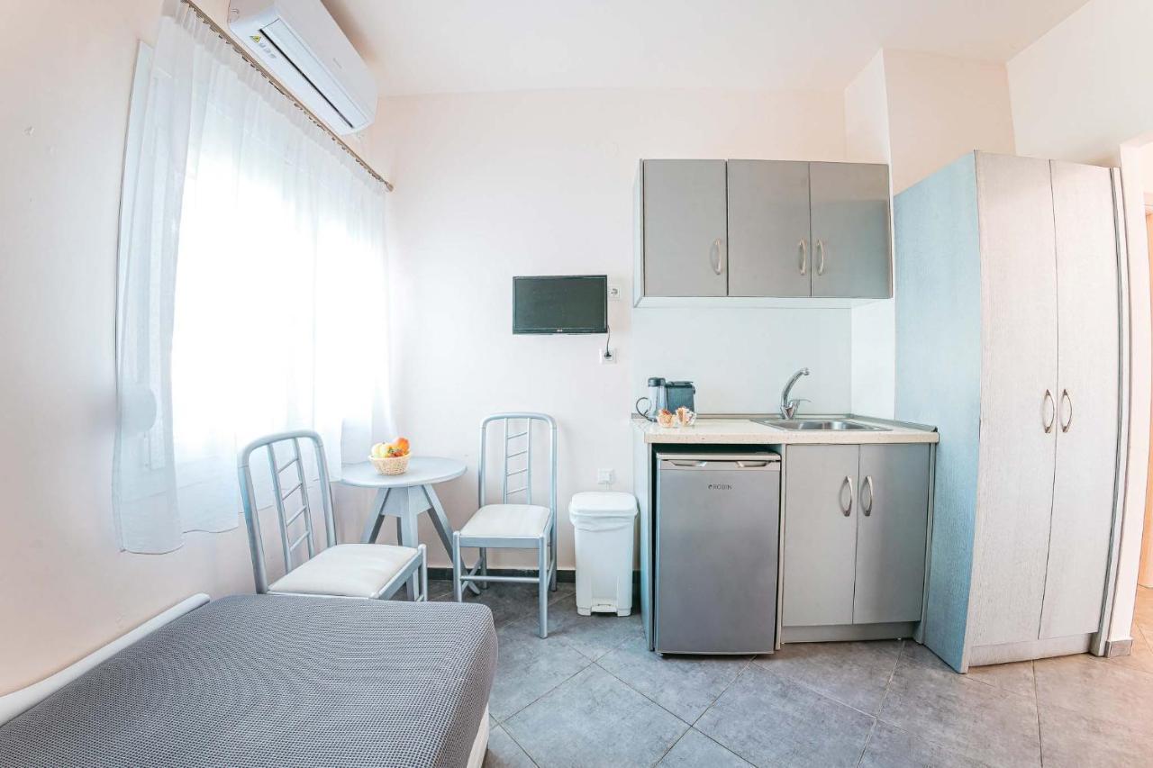 Marinis Boutique Rooms Nea Iraklitsa Buitenkant foto