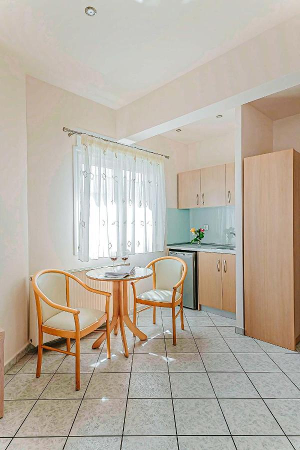Marinis Boutique Rooms Nea Iraklitsa Buitenkant foto