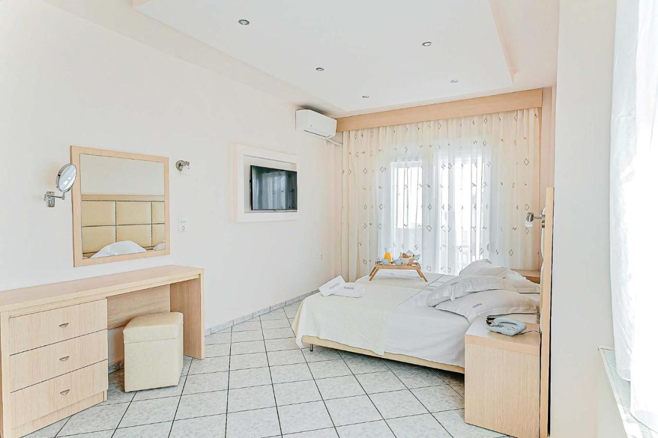 Marinis Boutique Rooms Nea Iraklitsa Buitenkant foto