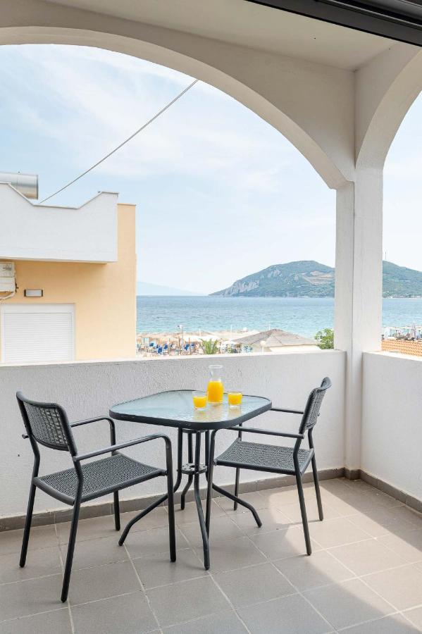 Marinis Boutique Rooms Nea Iraklitsa Buitenkant foto