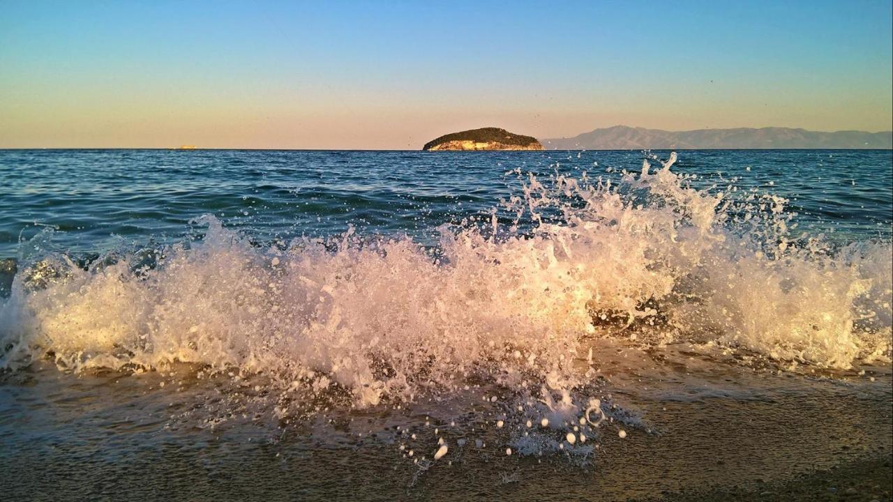 Marinis Boutique Rooms Nea Iraklitsa Buitenkant foto