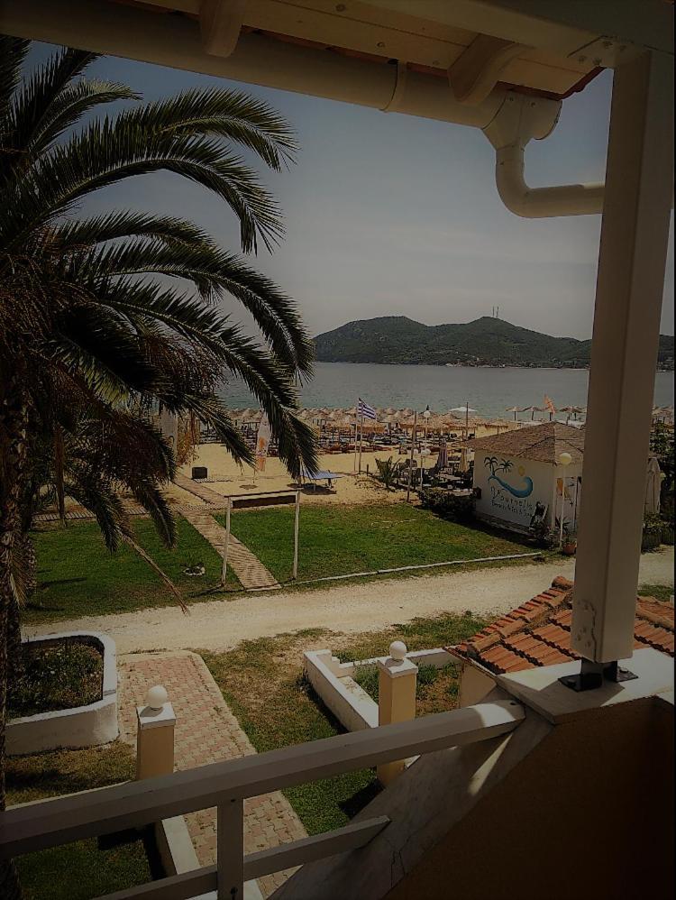 Marinis Boutique Rooms Nea Iraklitsa Buitenkant foto