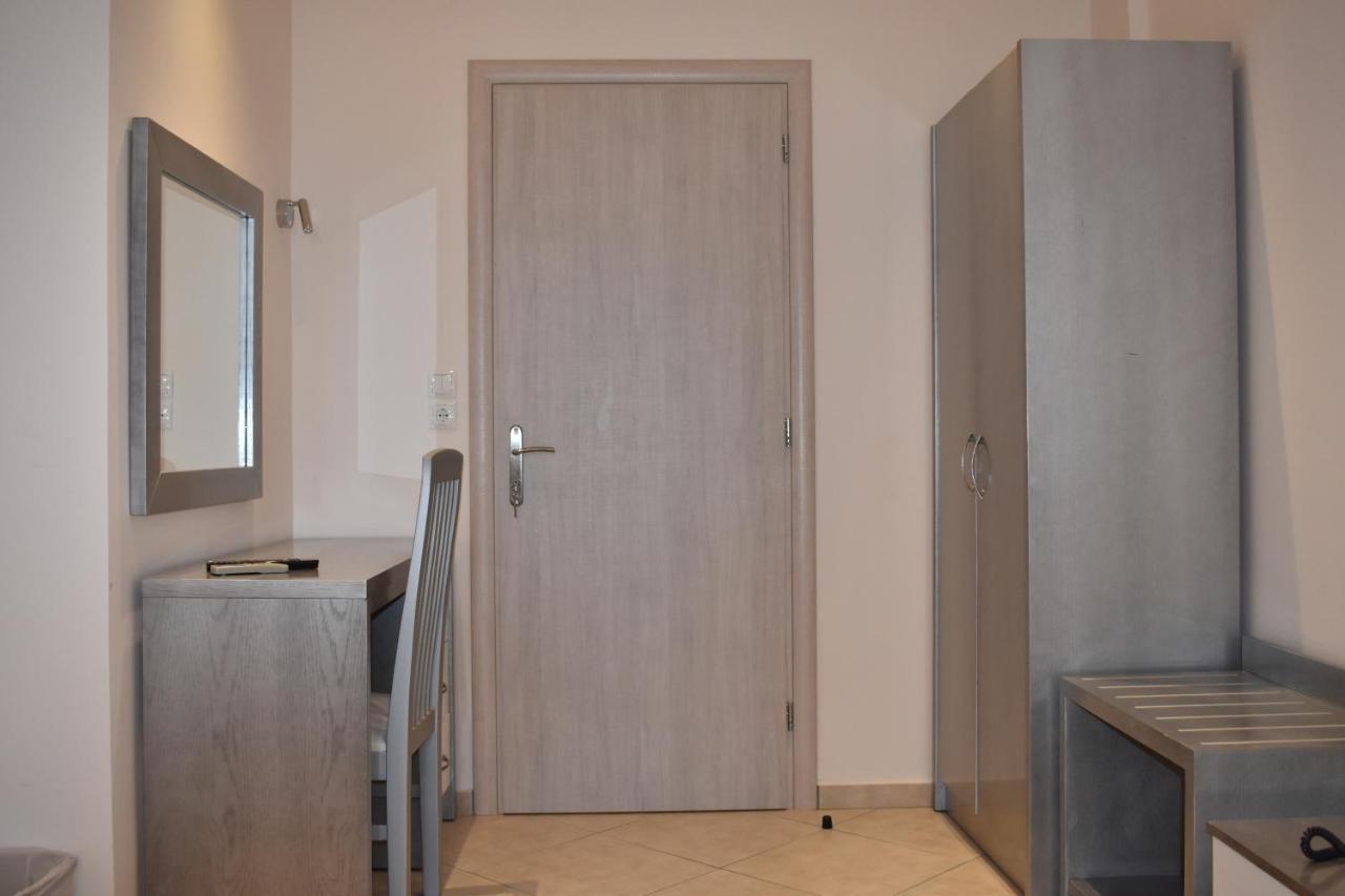 Marinis Boutique Rooms Nea Iraklitsa Buitenkant foto