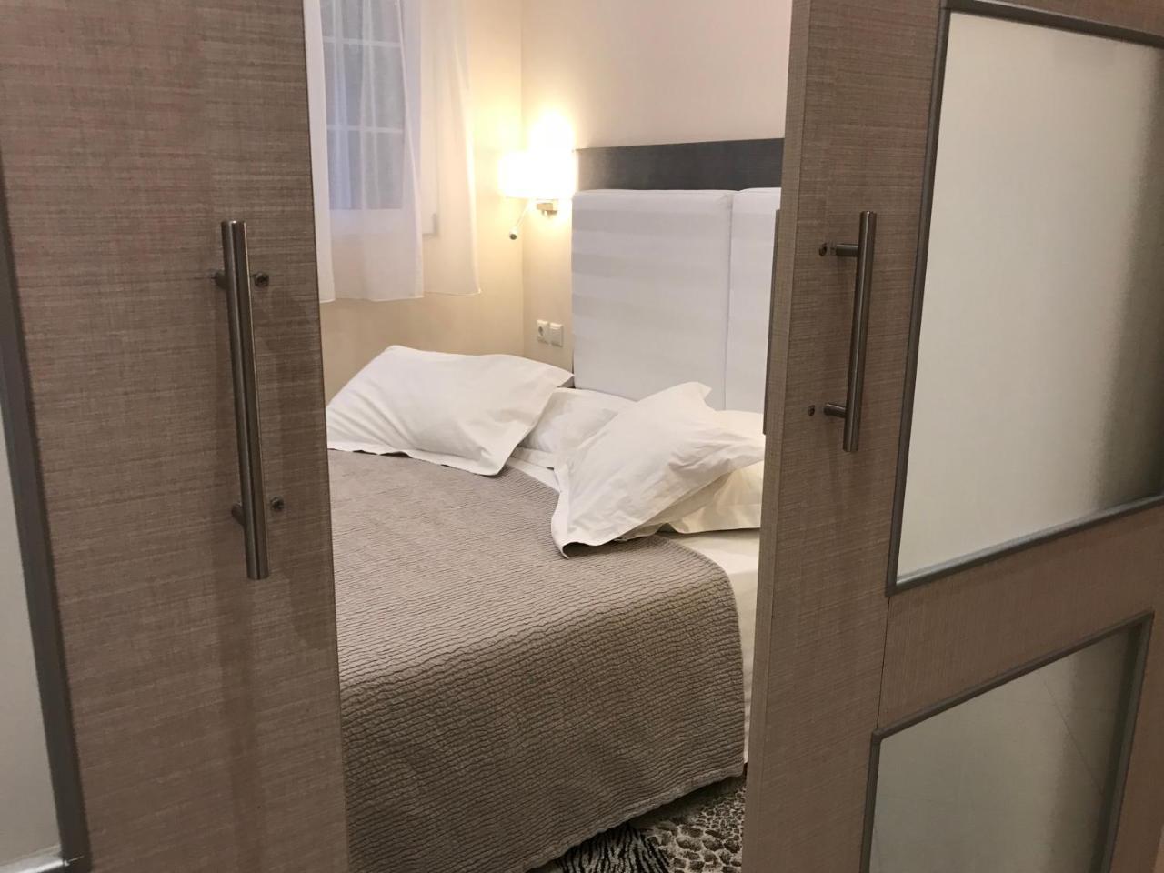 Marinis Boutique Rooms Nea Iraklitsa Buitenkant foto