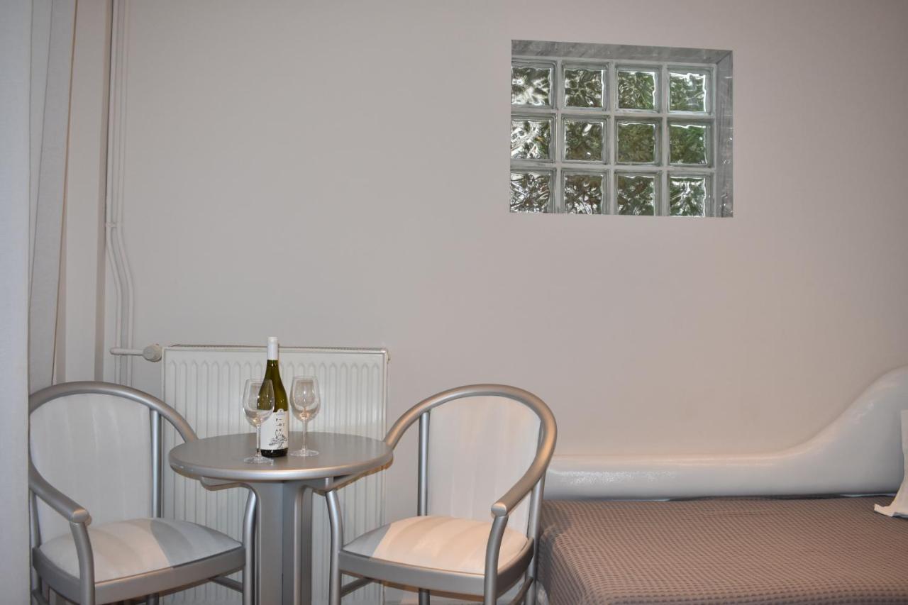 Marinis Boutique Rooms Nea Iraklitsa Buitenkant foto
