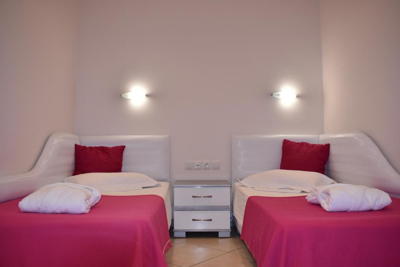 Marinis Boutique Rooms Nea Iraklitsa Buitenkant foto