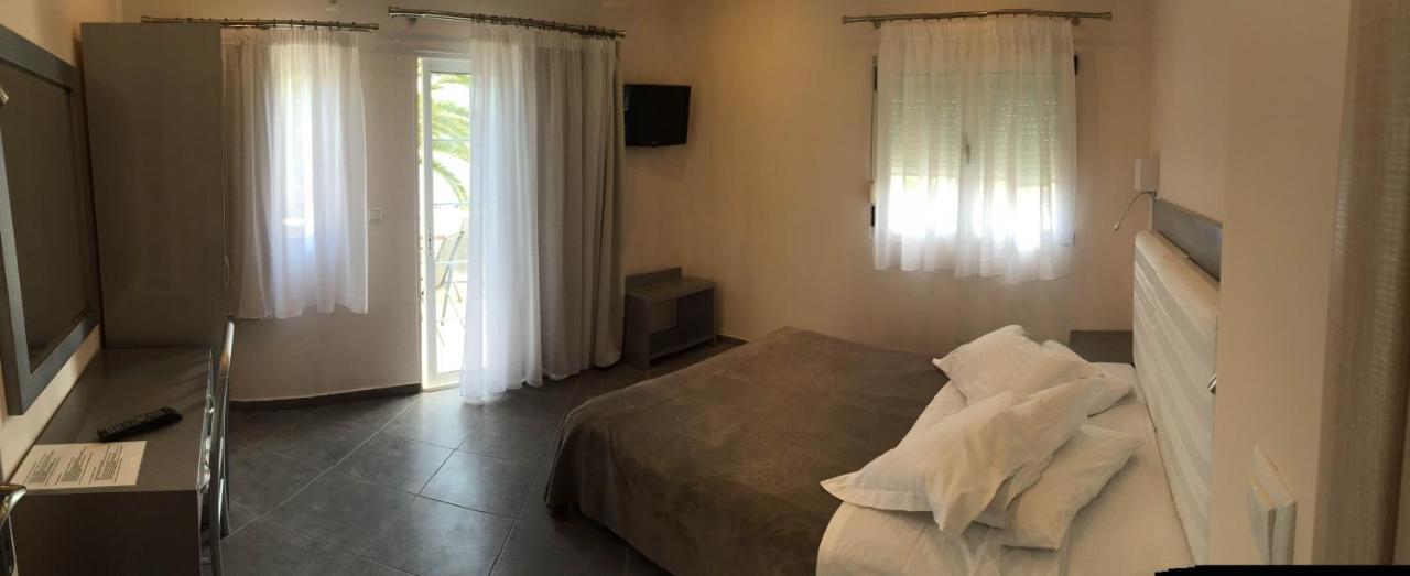 Marinis Boutique Rooms Nea Iraklitsa Buitenkant foto