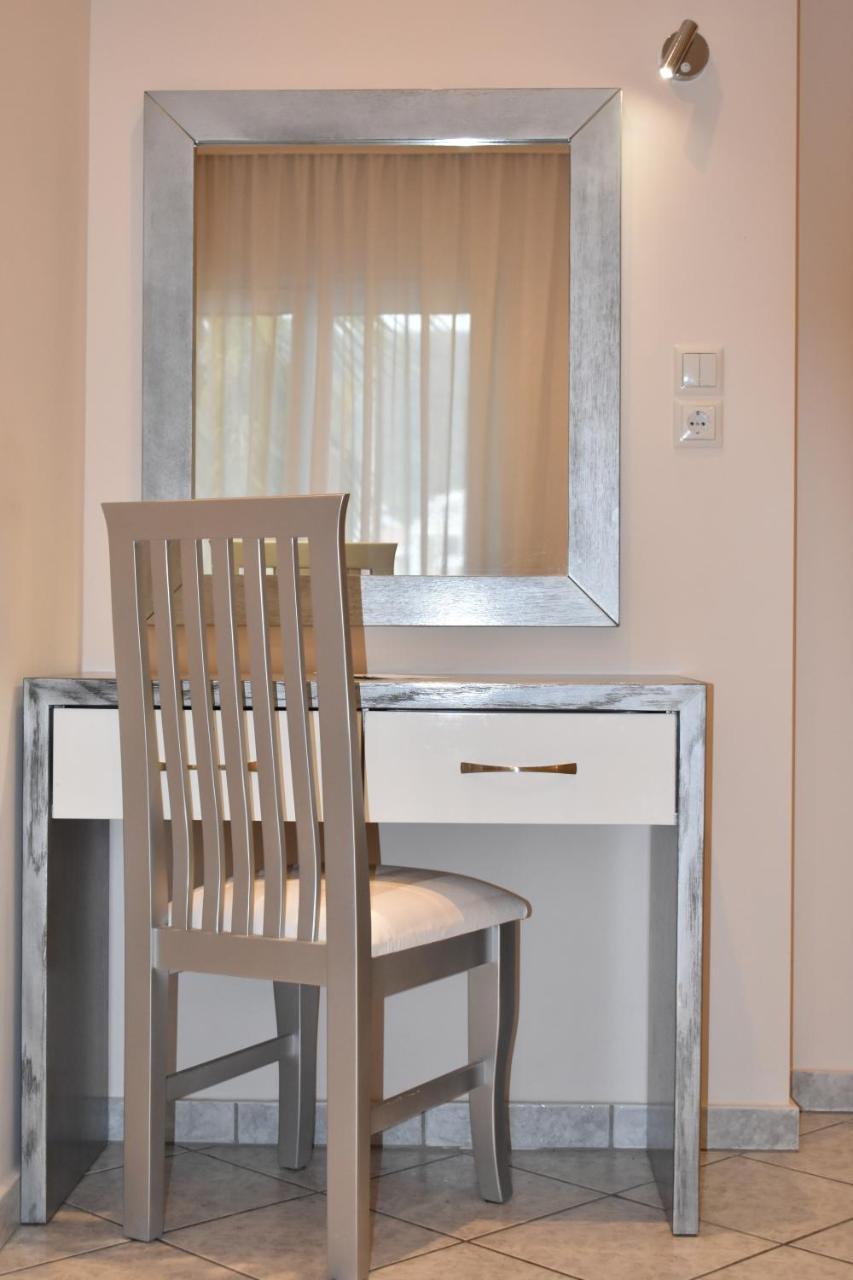 Marinis Boutique Rooms Nea Iraklitsa Buitenkant foto