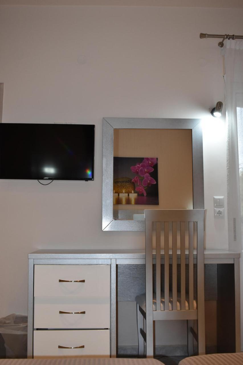 Marinis Boutique Rooms Nea Iraklitsa Buitenkant foto