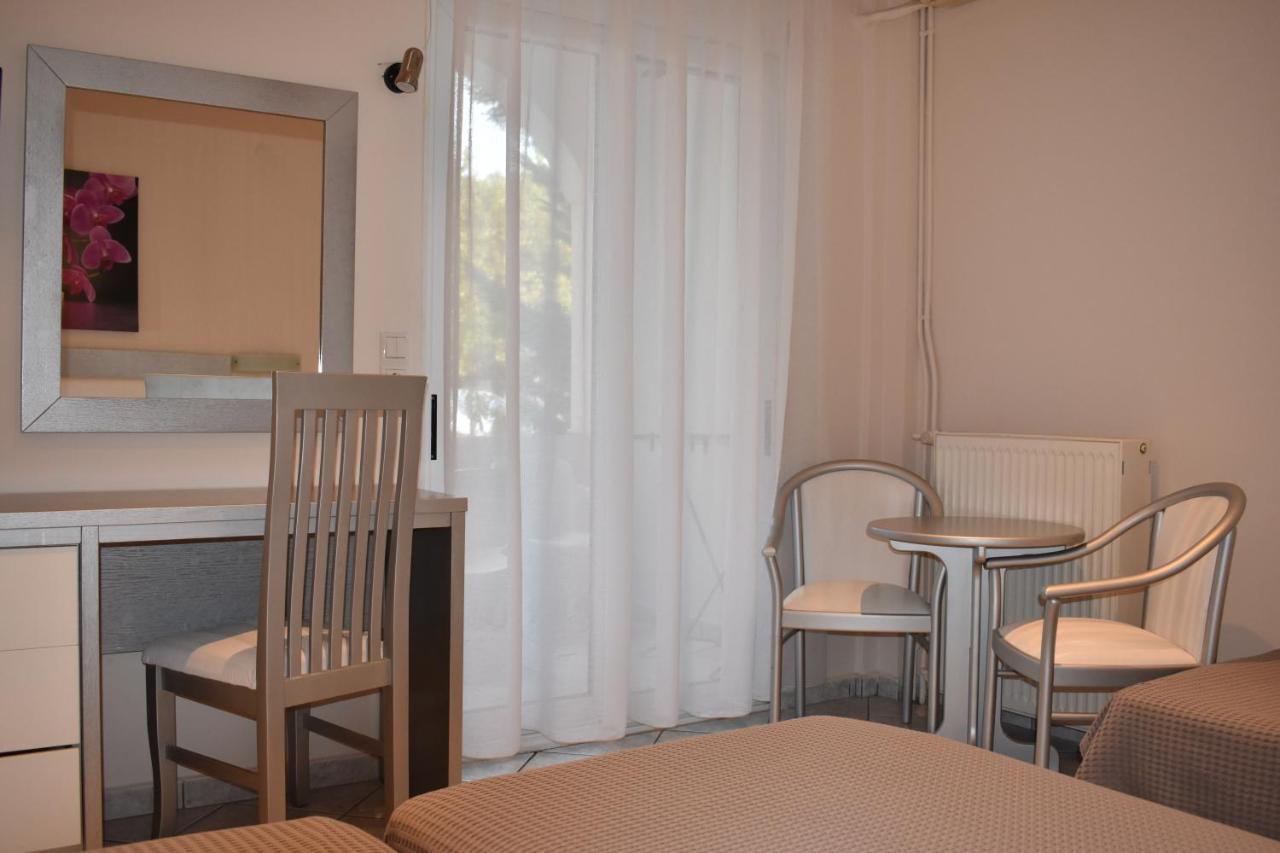 Marinis Boutique Rooms Nea Iraklitsa Buitenkant foto