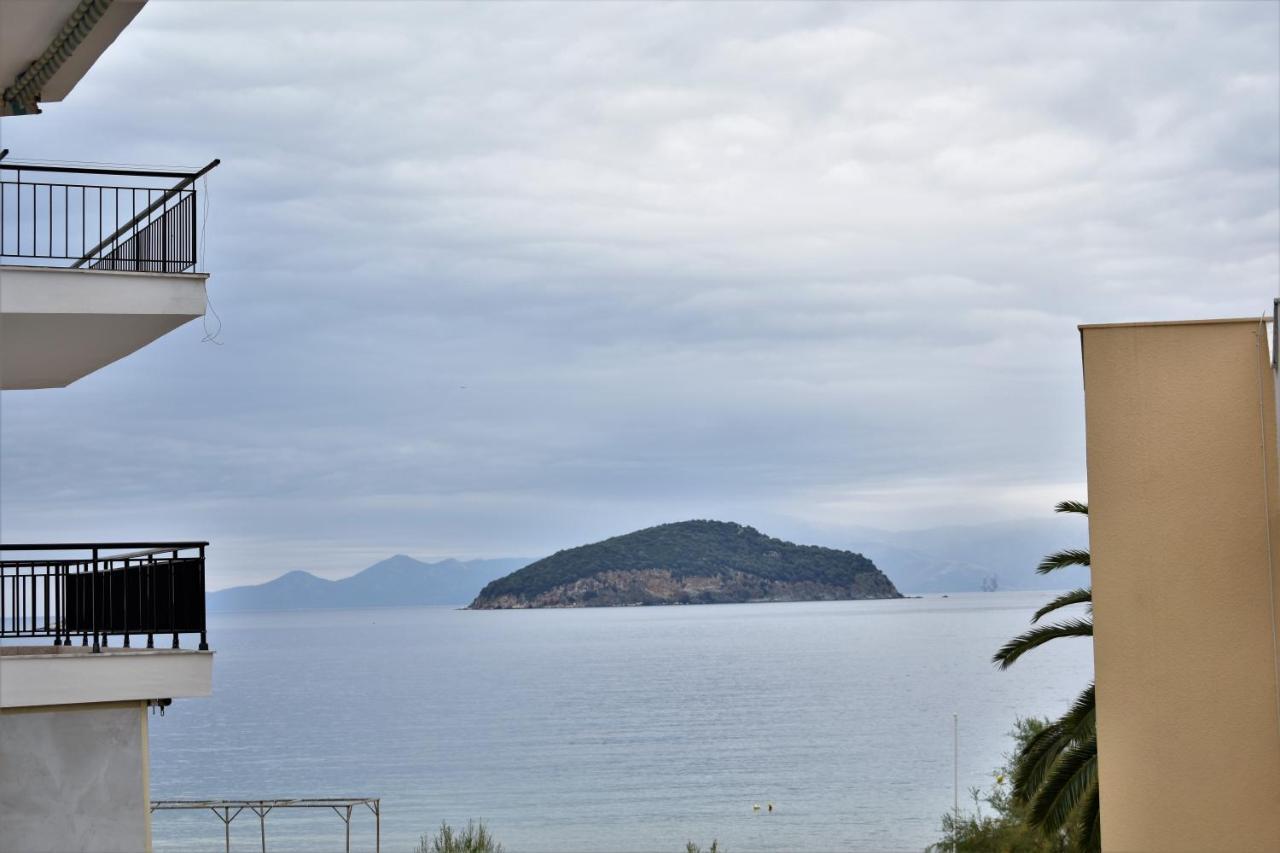 Marinis Boutique Rooms Nea Iraklitsa Buitenkant foto