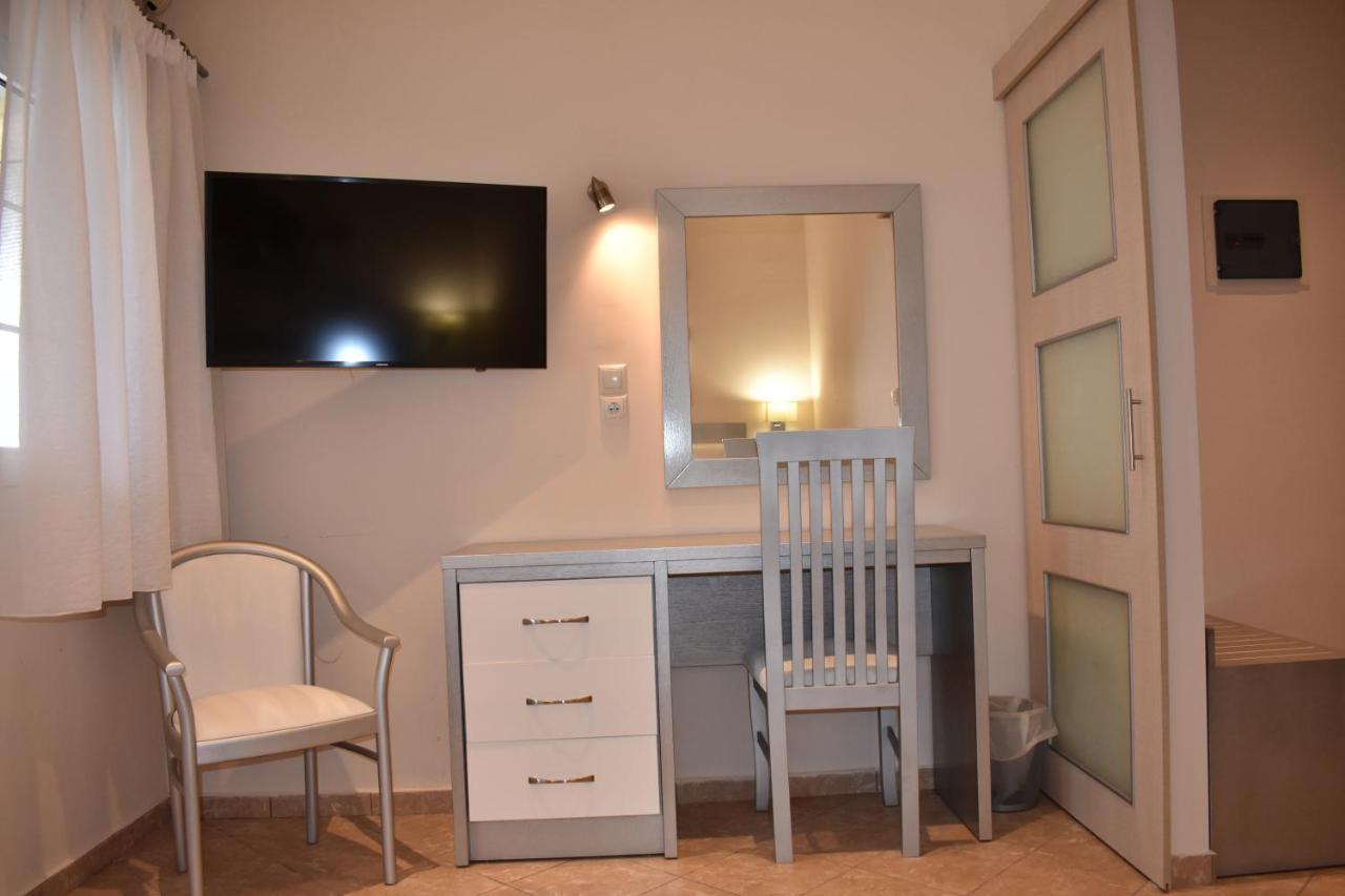 Marinis Boutique Rooms Nea Iraklitsa Buitenkant foto