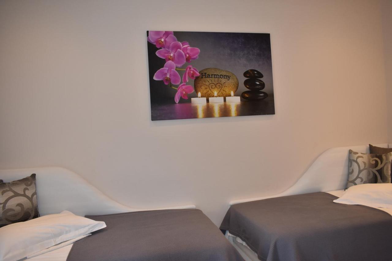 Marinis Boutique Rooms Nea Iraklitsa Buitenkant foto