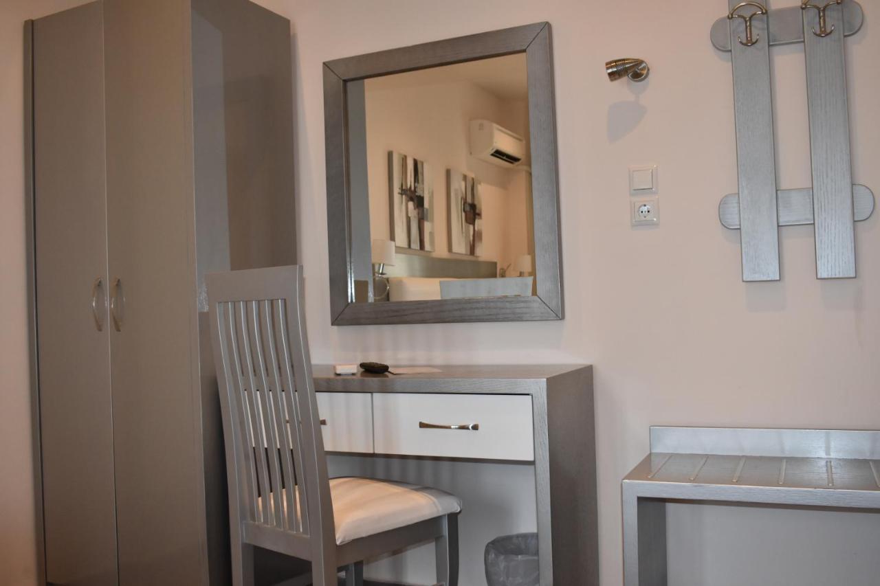 Marinis Boutique Rooms Nea Iraklitsa Buitenkant foto