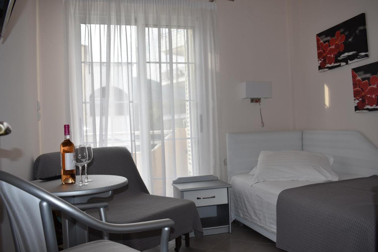 Marinis Boutique Rooms Nea Iraklitsa Buitenkant foto