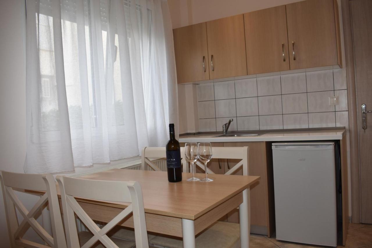 Marinis Boutique Rooms Nea Iraklitsa Buitenkant foto