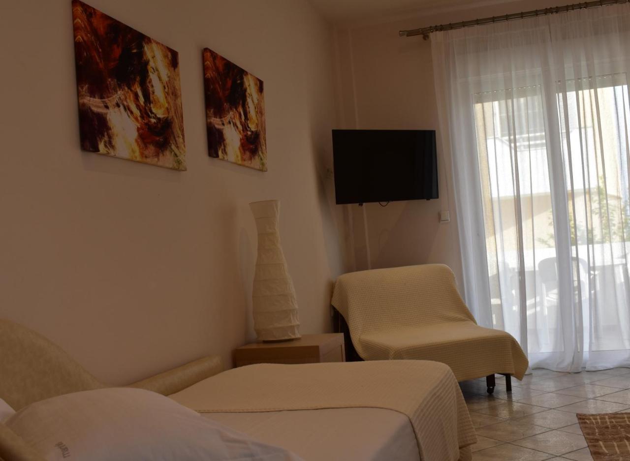 Marinis Boutique Rooms Nea Iraklitsa Buitenkant foto